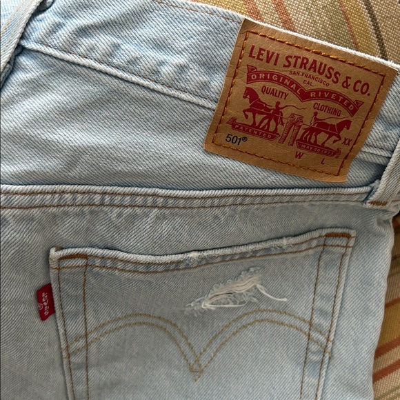 Levi's 501 Original Fit High Rise Shorts - Picture 3 of 7